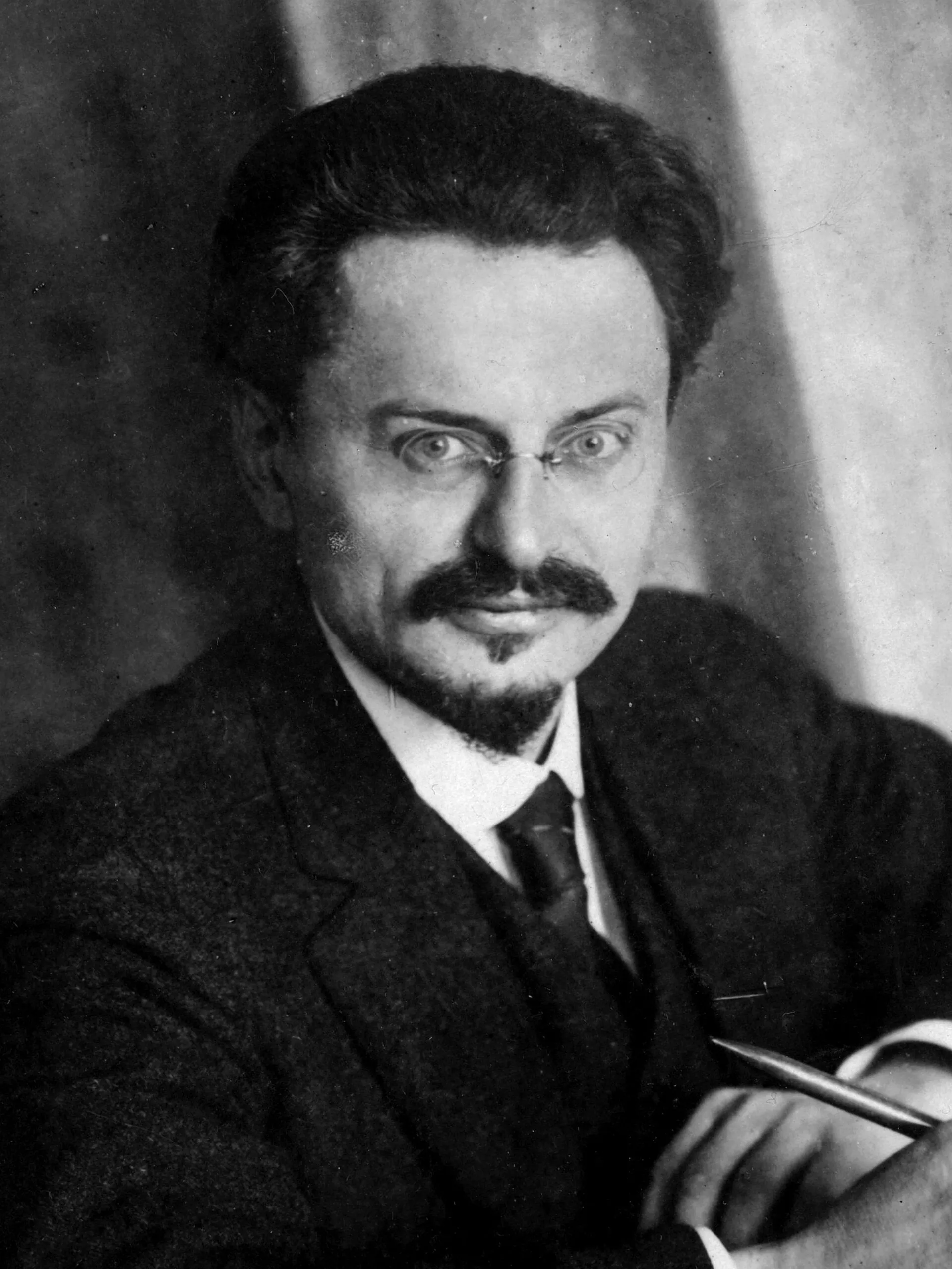 Trotsky expelled historical image 1